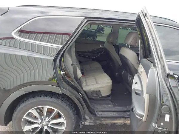 KM8SMDHF8HU175884 2017 HYUNDAI SANTA FE - Image 8