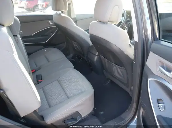 KM8SMDHF8HU199828 2017 HYUNDAI SANTA FE - Image 8