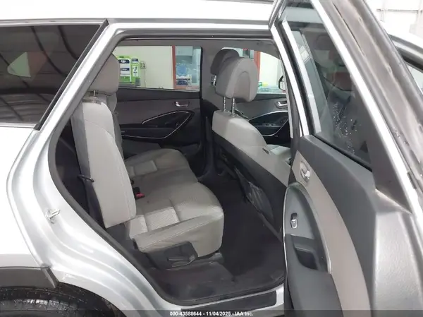 KM8SMDHF8HU212853 2017 HYUNDAI SANTA FE - Image 8