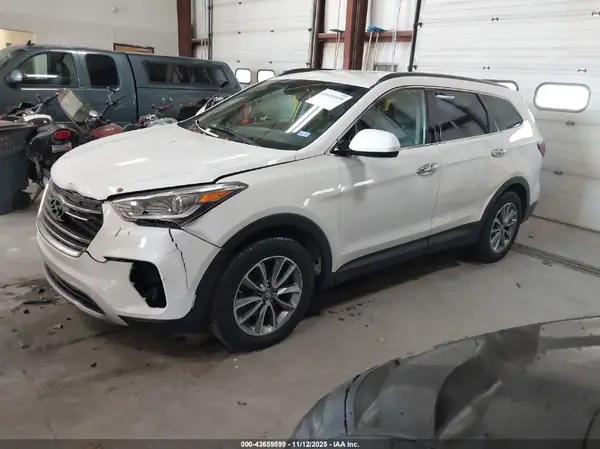 KM8SMDHF8HU226915 2017 HYUNDAI SANTA FE - Image 2