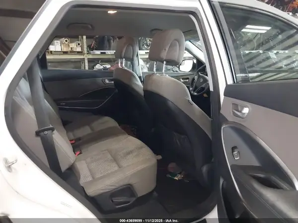 KM8SMDHF8HU226915 2017 HYUNDAI SANTA FE - Image 8