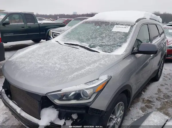 KM8SMDHF8HU230737 2017 HYUNDAI SANTA FE - Image 2