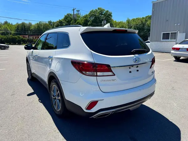 KM8SMDHF9HU173898 2017 HYUNDAI SANTA FE - Image 2