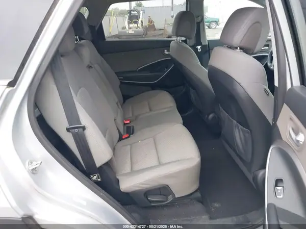 KM8SMDHF9HU205507 2017 HYUNDAI SANTA FE - Image 8