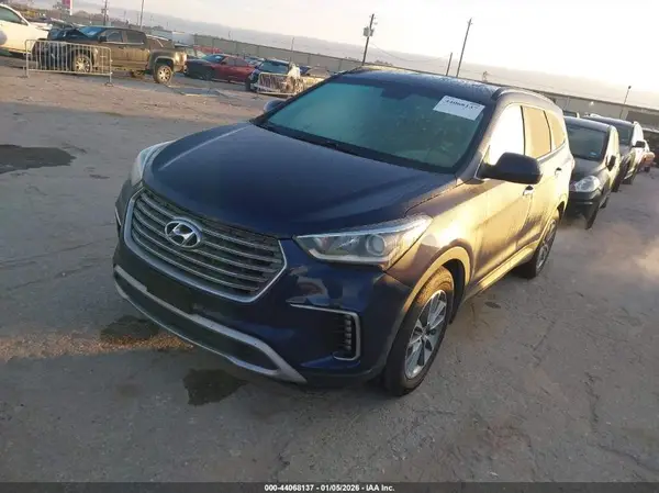 KM8SMDHF9HU215597 2017 HYUNDAI SANTA FE - Image 2