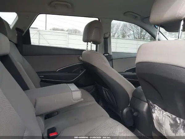 KM8SMDHF9HU216023 2017 HYUNDAI SANTA FE - Image 8