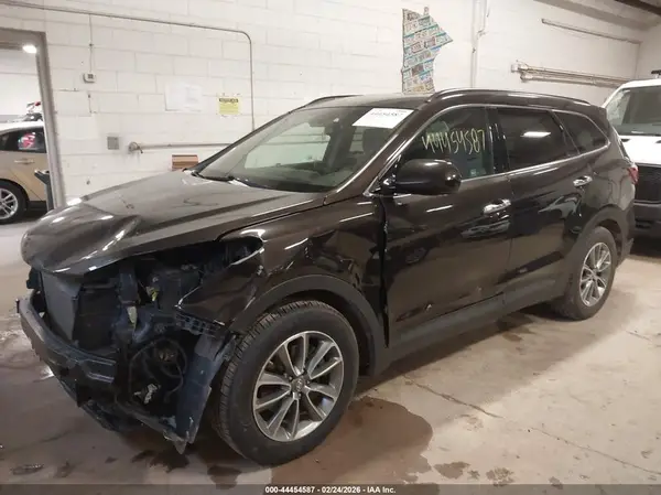 KM8SMDHFXHU182643 2017 HYUNDAI SANTA FE - Image 2