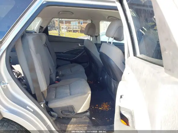 KM8SMDHFXHU182741 2017 HYUNDAI SANTA FE - Image 8