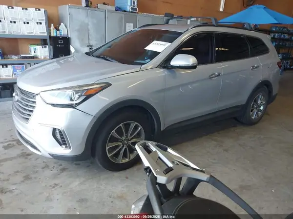 KM8SN4HF5HU205467 2017 HYUNDAI SANTA FE - Image 2