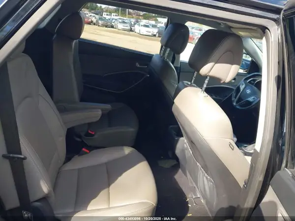 KM8SN4HF5HU240753 2017 HYUNDAI SANTA FE - Image 8