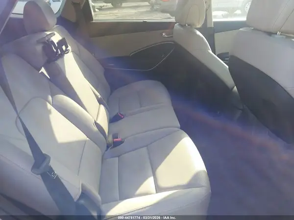 KM8SN4HF5KU300442 2019 HYUNDAI SANTA FE - Image 8