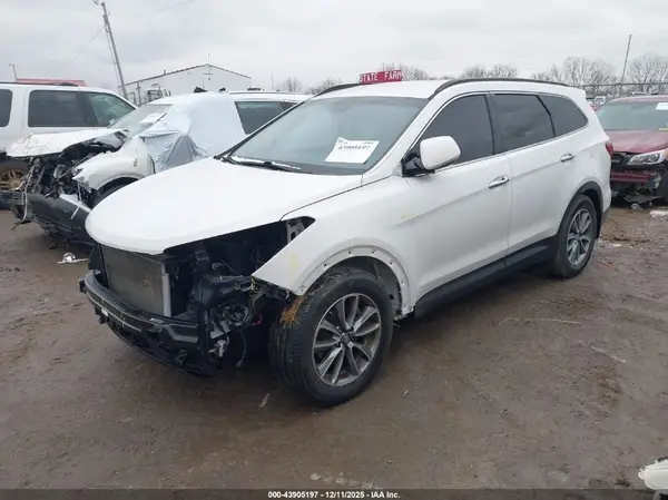 KM8SN4HF8HU188132 2017 HYUNDAI SANTA FE - Image 2