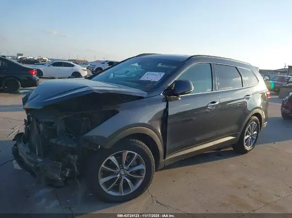 KM8SN4HF9KU306597 2019 HYUNDAI SANTA FE - Image 2