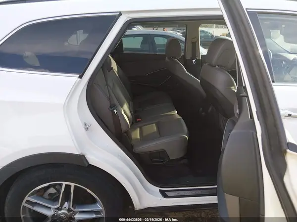 KM8SR4HF3HU203818 2017 HYUNDAI SANTA FE - Image 8