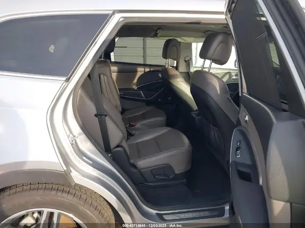 KM8SR4HF4HU240182 2017 HYUNDAI SANTA FE - Image 8