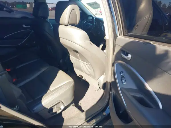 KM8SR4HF7HU239267 2017 HYUNDAI SANTA FE - Image 8