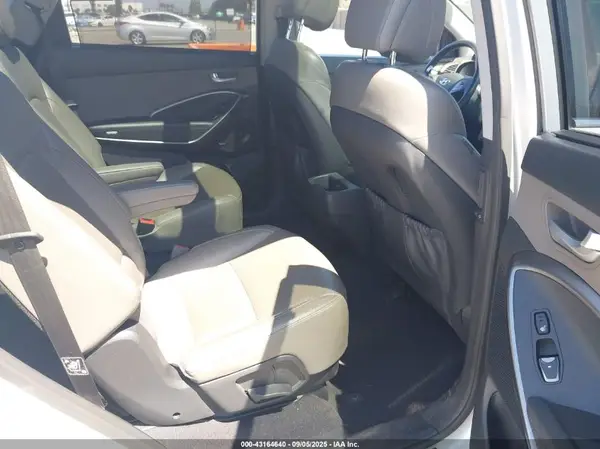 KM8SR4HF7HU251807 2017 HYUNDAI SANTA FE - Image 8