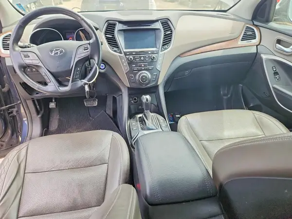 KM8SR4HF8HU204043 2017 HYUNDAI SANTA FE - Image 8