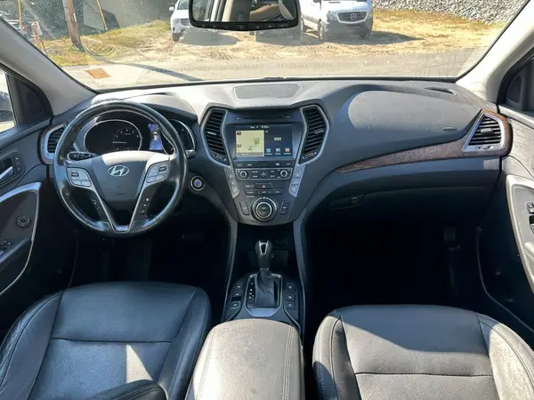 KM8SRDHF0HU175959 2017 HYUNDAI SANTA FE - Image 8