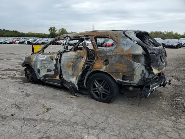KM8SRDHF3HU235622 2017 HYUNDAI SANTA FE - Image 2