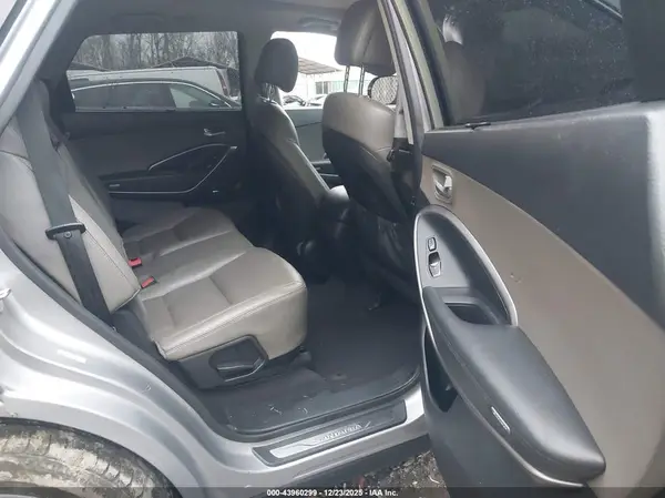 KM8SRDHF4HU212169 2017 HYUNDAI SANTA FE - Image 8