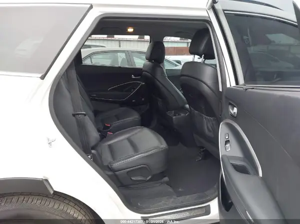 KM8SRDHF5HU189744 2017 HYUNDAI SANTA FE - Image 8