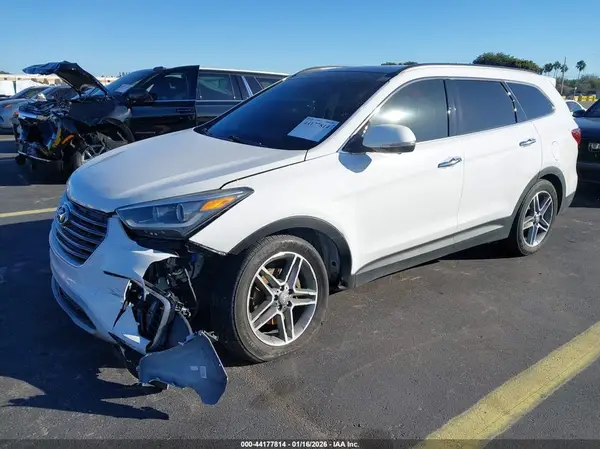 KM8SRDHF5JU283371 2018 HYUNDAI SANTA FE - Image 2