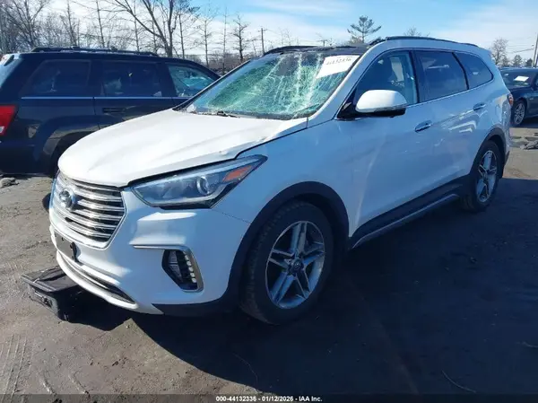 KM8SRDHF8JU264121 2018 HYUNDAI SANTA FE - Image 2