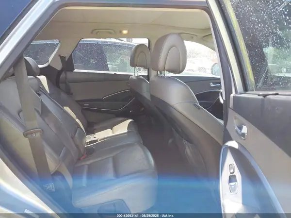 KM8SRDHFXHU177489 2017 HYUNDAI SANTA FE - Image 8
