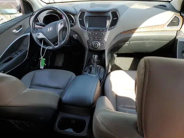 KM8SRDHFXHU182756 2017 HYUNDAI SANTA FE - Image 8