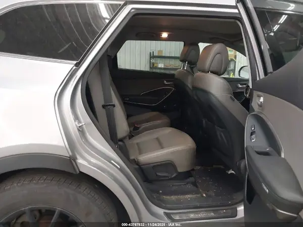KM8SRDHFXHU197242 2017 HYUNDAI SANTA FE - Image 8