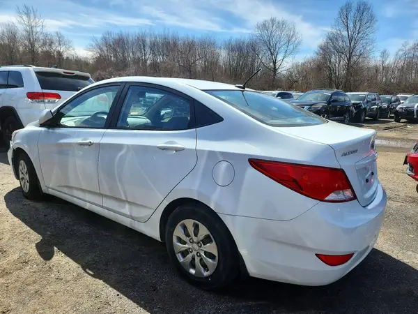 KMHCT4AE0GU082719 2016 HYUNDAI ACCENT - Image 2