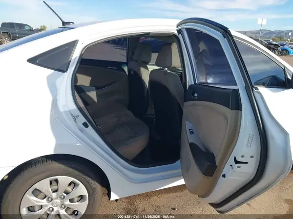 KMHCT4AE0GU106646 2016 HYUNDAI ACCENT - Image 8