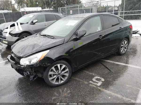 KMHCT4AE0HU225735 2017 HYUNDAI ACCENT - Image 2