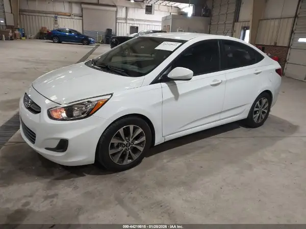 KMHCT4AE0HU249162 2017 HYUNDAI ACCENT - Image 2