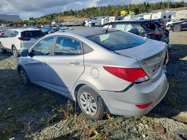 KMHCT4AE0HU329044 2017 HYUNDAI ACCENT - Image 2