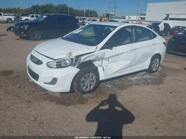 KMHCT4AE0HU346121 2017 HYUNDAI ACCENT - Image 2