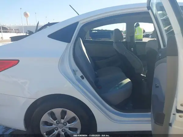 KMHCT4AE0HU346121 2017 HYUNDAI ACCENT - Image 8