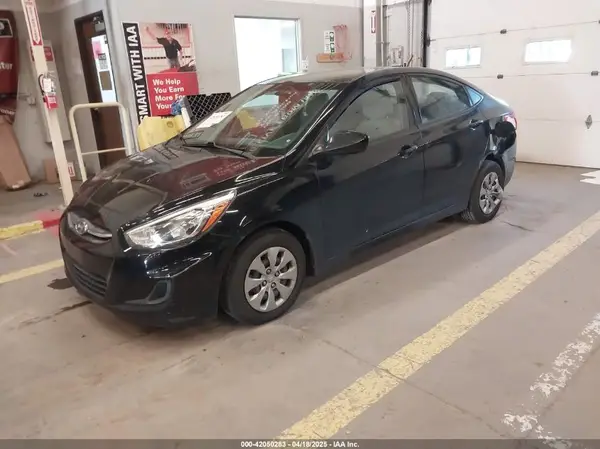 KMHCT4AE0HU355627 2017 HYUNDAI ACCENT - Image 2