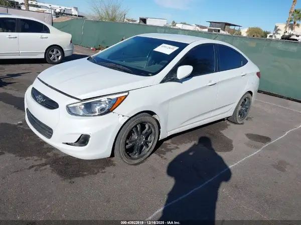 KMHCT4AE0HU362125 2017 HYUNDAI ACCENT - Image 2
