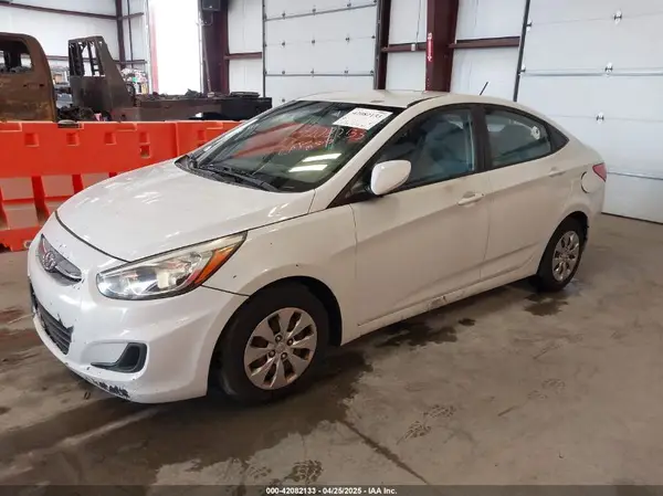 KMHCT4AE0HU368121 2017 HYUNDAI ACCENT - Image 2