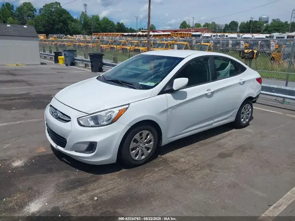 KMHCT4AE0HU380673 2017 HYUNDAI ACCENT - Image 2