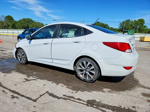 KMHCT4AE0HU386666 2017 HYUNDAI ACCENT - Image 2