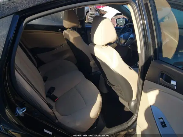 KMHCT4AE1GU074600 2016 HYUNDAI ACCENT - Image 8