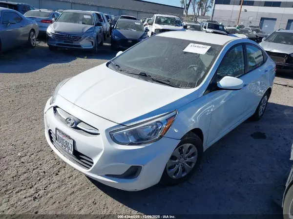 KMHCT4AE1HU171393 2017 HYUNDAI ACCENT - Image 2