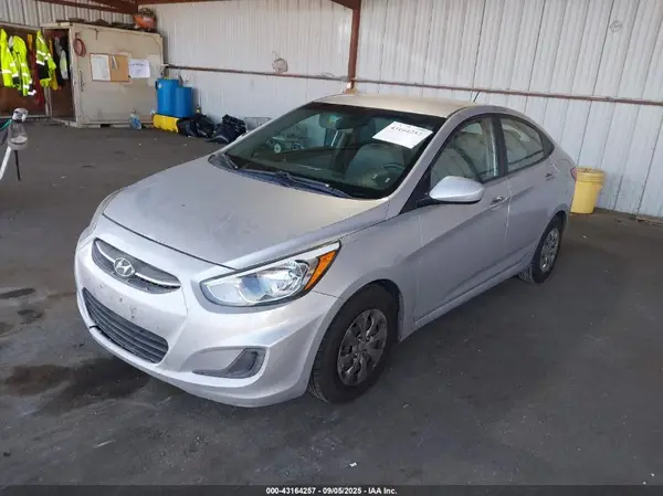 KMHCT4AE1HU217563 2017 HYUNDAI ACCENT - Image 2