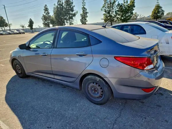 KMHCT4AE1HU269565 2017 HYUNDAI ACCENT - Image 2