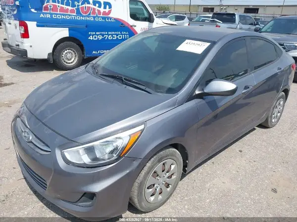 KMHCT4AE1HU270604 2017 HYUNDAI ACCENT - Image 2
