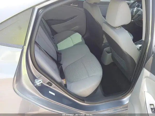 KMHCT4AE1HU270604 2017 HYUNDAI ACCENT - Image 8