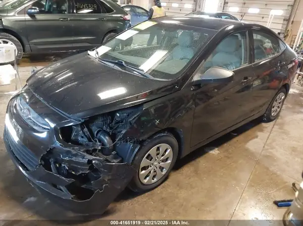 KMHCT4AE1HU357323 2017 HYUNDAI ACCENT - Image 2